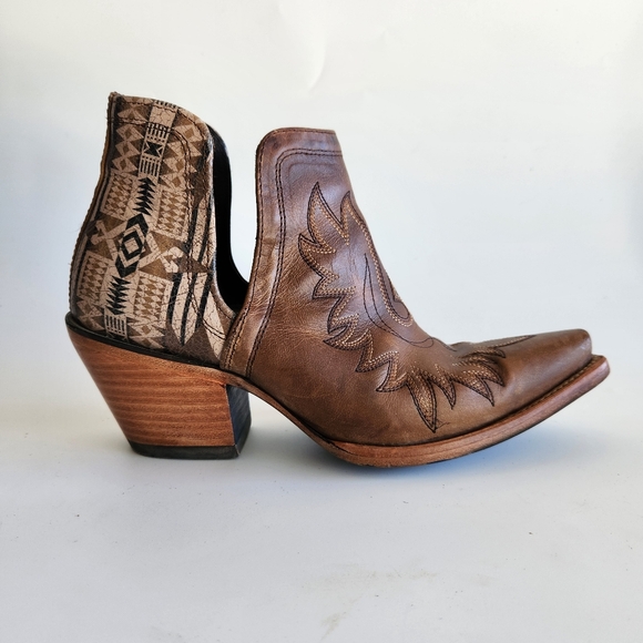 Ariat Shoes - Ariat Pendelton Dixon Ankle Boot Weathered Brown Snip Toe Western Aztec Print 9B